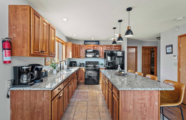 Lake View Chalet by Avantstay Lake Access + Deck - Foto 10