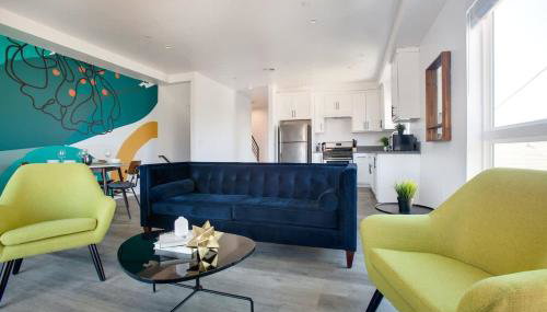 Luxury Townhome with Gated Parking and Private Balcony - Foto 4