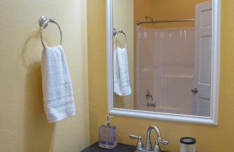 Tidy and Comfy 3BR, Balcony, WD, Free WiFi -E- - Foto 47