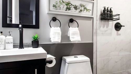 Centrally-Located Well-Decorated Solar-Powered - Foto 4