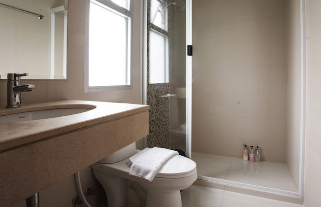 4C - 2 Bedroom Downtown Apartment With Shared Pool - Photo 7