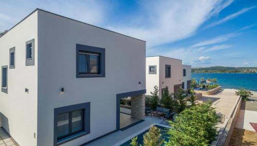 Royal House 3 - Photo 3