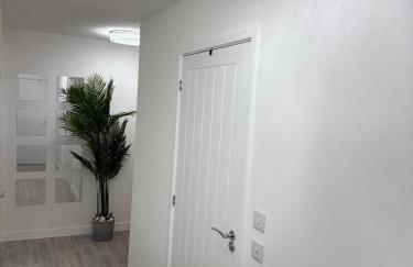 Serenity Waterfront 2 Bed Apartment - Foto 9