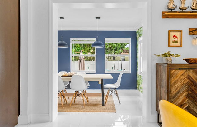 Arthaus- Fully Stocked Kitchen and Fenced Yard - Foto 8