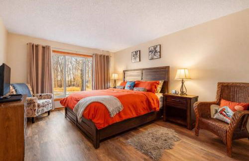 Large 2 Floor Condo, Pool Pass, Beach Club, walk to Shanty Creek - Foto 4