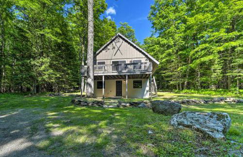 Sleek Cabin with Deck, 8 Miles to Mount Snow and Hikes - Foto 3