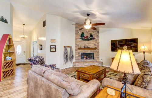 Winter Hikes and Ice Fishing Fun Cozy Show Low Home - Foto 5