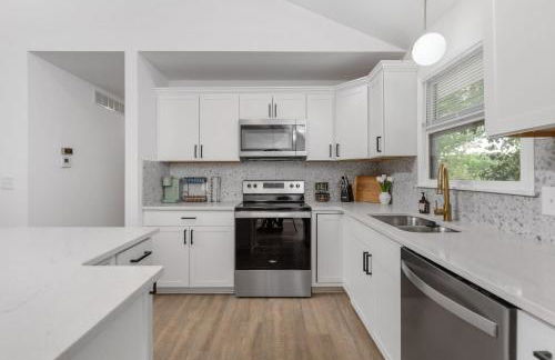 Beautiful 6 bed 3 bath home in quiet neighborhood - Foto 6