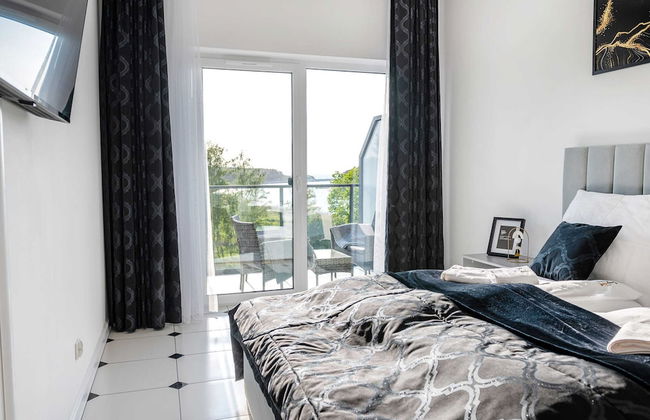 Apartment Overlooking the River, Sauna, Dziwnow - Photo 2