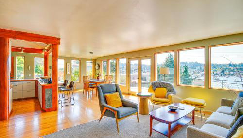 Gig Harbor Home Large Deck, Outdoor Dining Area - Foto 3