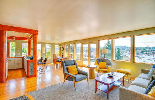 Gig Harbor Home Large Deck, Outdoor Dining Area - Foto 3