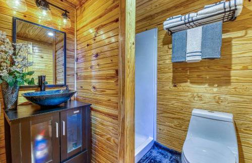 Gorgeous Tiny House with Indoor and Outdoor Lounging Space in Alabama - Foto 36