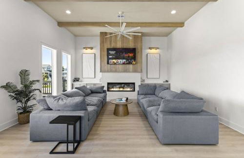 500 ft to beach Upscale Beach Home Golf Cart with Fire pit For 14 - Foto 8