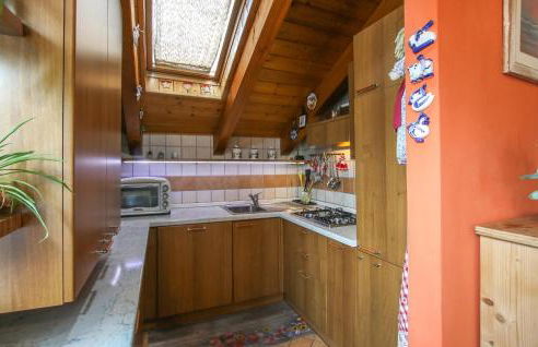 Awesome Apartment In Borgo Valsugana - Photo 4