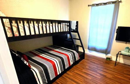 Experience Galveston- Only 1 Block to Beach & Pleasure Pier- 2BED 2Bath-6Beds-7 Minutes to Cruise Port-CasaAzul-2605A- - Foto 23