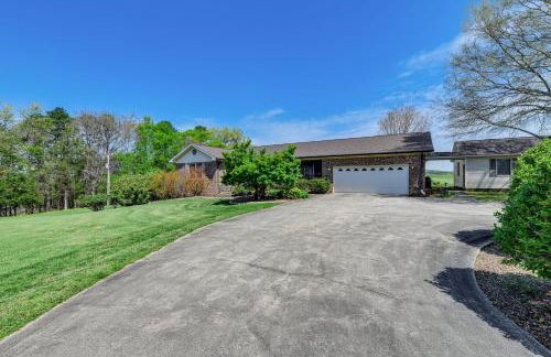 Spacious Mount Pleasant Home with Grill and Yard! - Foto 32