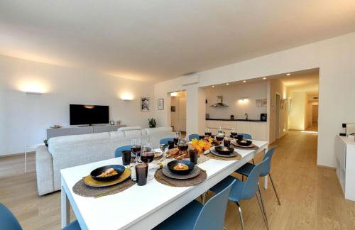 The Lake Giant with Lake View Renovated 2025 DesenzanoLoft Official Partner Homes & Villas by Marriott Bonvoy - Foto 8