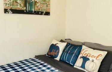 3BR 1BA Near Train Station Monthly Deal - Foto 8