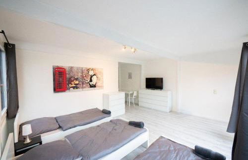 Monteurwohnung-fuer-5-Personen-mit-Balkon-Kueche-Ahrensburg-Naehe-Hamburg-AGRP1203 - Foto 1