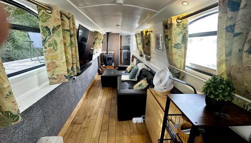 BrightOwl Waterside Narrowboat Cottage Experience - Foto 4