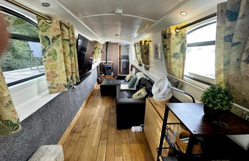 BrightOwl Waterside Narrowboat Cottage Experience - Foto 4