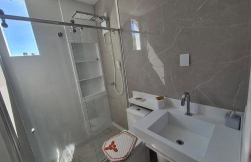 Duplex 2Qts com ar suíte e quintal Prox a praia - Foto 5