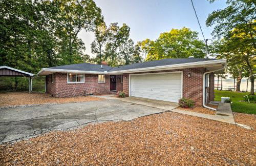 Charming Lakefront Home with Grill and Fire Pit! - Foto 28