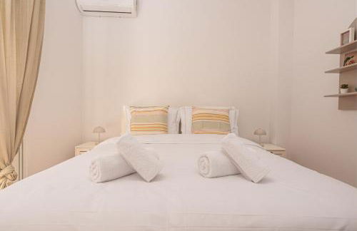 Bright & Contemporary Home with Balcony in Vibrant Piraeus - Foto 44