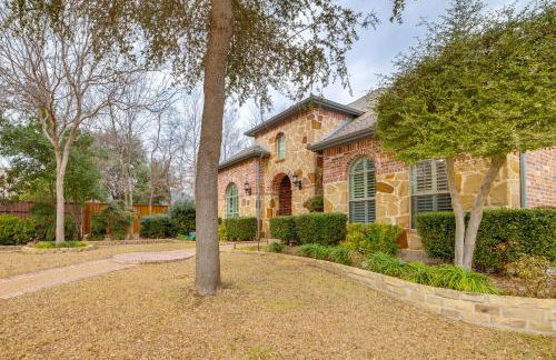 Great for Gatherings! Stylish Allen Home with Patio - Foto 40