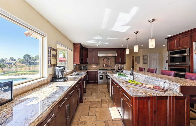 Chardonnay Charm by Avantstay Luxe Group Retreat w/ Pool Mins to Wineries - Foto 12