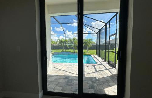 Brand New Luxury 4 bedroom heated pool home - Foto 10