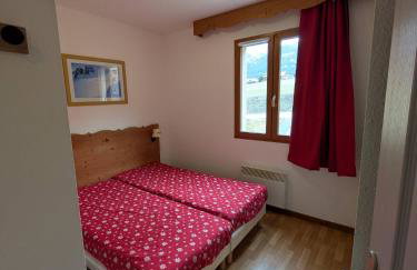 Appartement 4 pièces pour 6-8 personnes, 2 chambres, 1 cabine, 2 canapés-lit double dans le salon, au pied des pistes et piscine l'été, wifi fibre - Foto 2