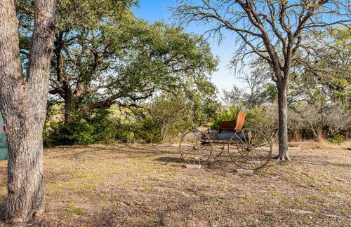 Hill country gem with private pool, deck, firepit, Ping-Pong, foosball, & WiFi - Photo 48