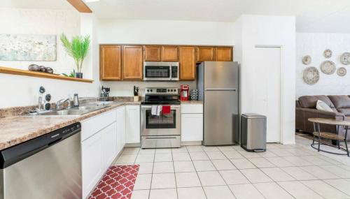 Bright Eastside 2BD-2BA Retreat with Pool & Parking - Foto 5