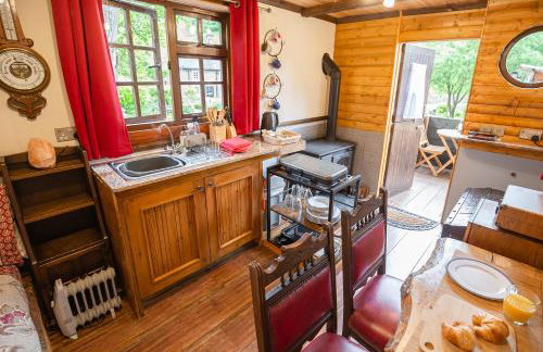 The Old Pumphouse Shepherds Hut with Hot Tub - Photo 40