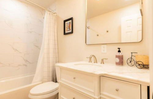 King Comfort - Bright and Modern 1BR Stay in Dunlap - Foto 20