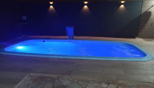 Casa com piscina de 2 dormitórios - Foto 1