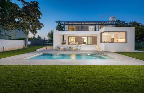 Villa Castanea by Villsy - Photo 1