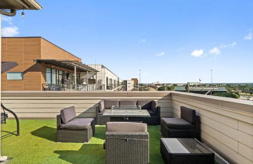 3 BD Townhome w Rooftop Terrace w Free Parking - Foto 9