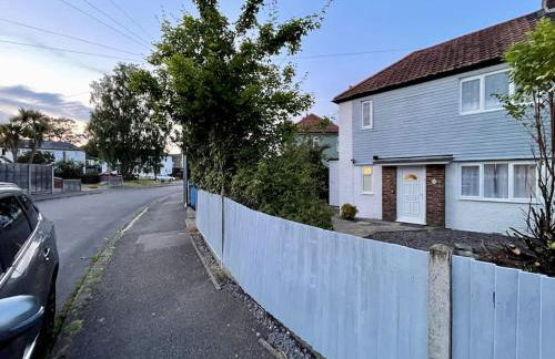 Semi Detached House in Aldershot - Foto 49