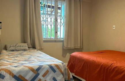 Piscina e Sinuca CASA Beto Carrero 500m do Parque 1 suite e 2 quartos 3bwc a 300m da Praia churrasqueira e estacionamento privado - Foto 15