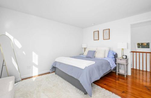 Cozy Cape Retreat with Fenced Yard Fire Pit - Foto 24