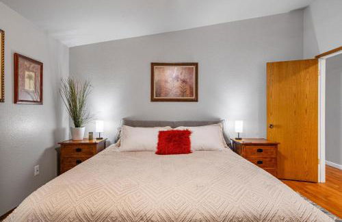 Large Family-Friendly Home on NW Side - Dogs OK - Foto 26