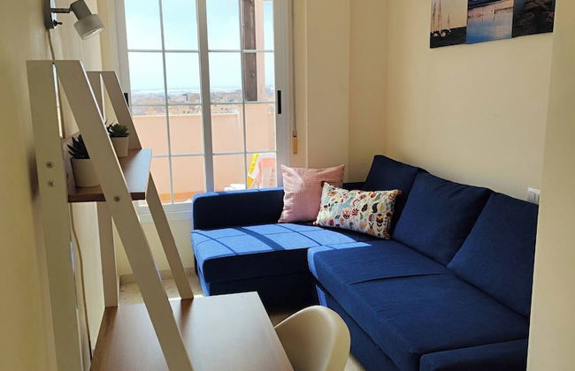 Charming Three Bedrooms Apartment With Seaview - Photo 2