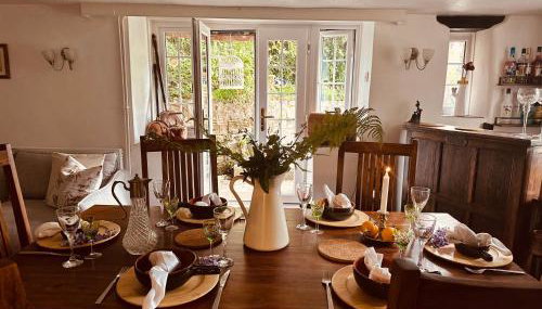 Devon 6-Bed Cottage with Country Views & Parking - Foto 3, Garden view, minibar