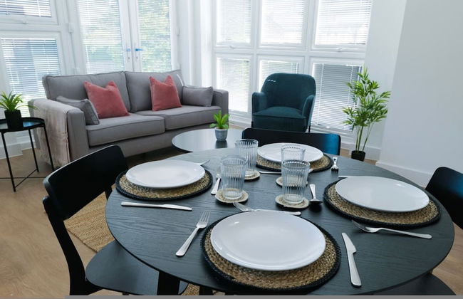 Luxury Manchester Apartment - Pink - Photo 5