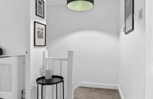 Modern & Stylish 2 Bed Home in Whitehaven - Photo 17