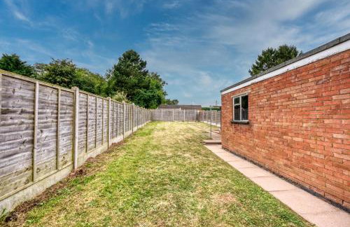 Modern 3BR, Sleeps 6, Great for groups, free parking, fast WiFi - Foto 25