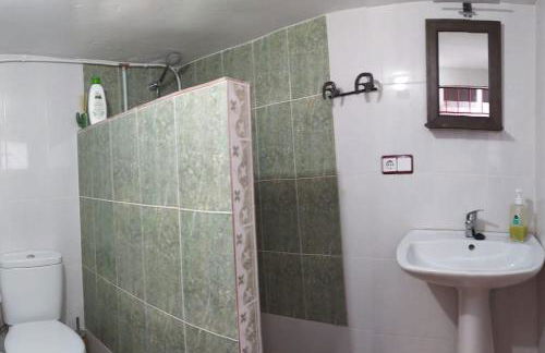 La Casa del Río, piscina natural a 5 min en coche - Foto 3