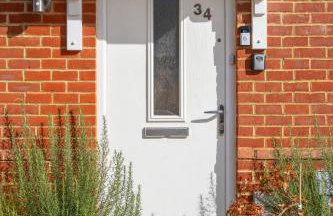 Modern Spacious 3 Bedroom House in Canterbury with En Suite and Free Parking Perfect for Contractors & Families - Photo 44